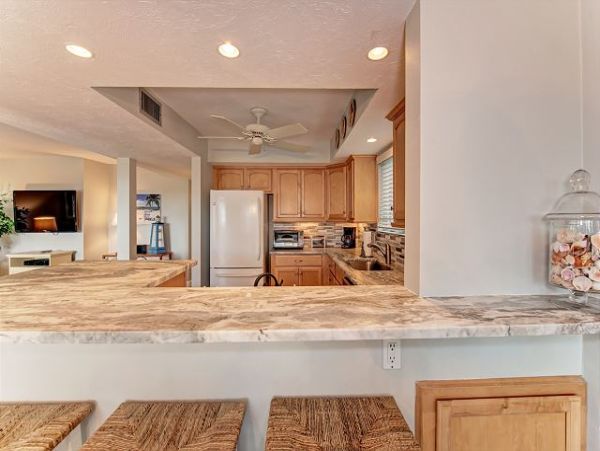 Easy Access to the Beach 2 Bedrooms Condo