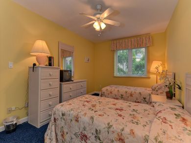 Second Bedroom with Twin Beds Second Bedroom with Twin Beds
