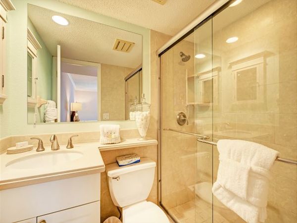 Gulf Front Two Bedroom Vacation Condo - Pool & Tennis Court