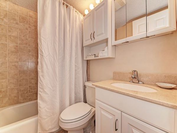 Longboat Key Beach Condo 2 bedrooms plus den