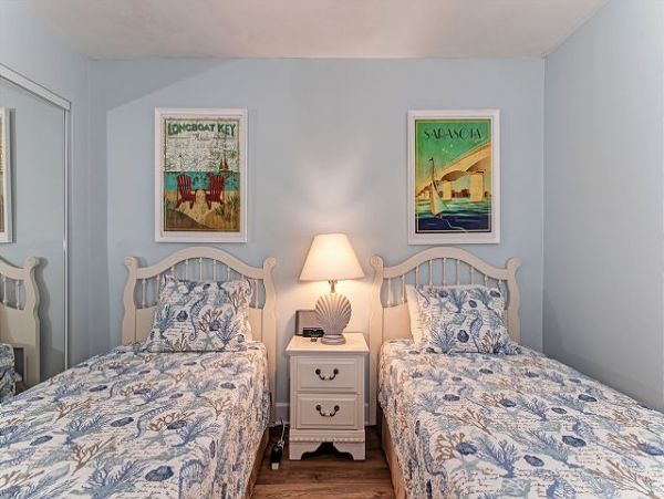 Longboat Key Beach Condo 2 bedrooms plus den