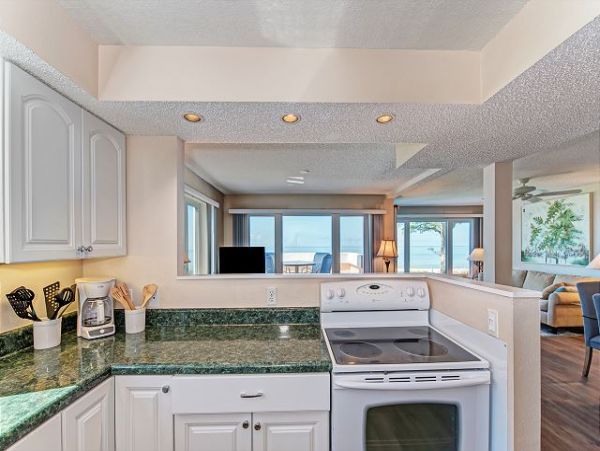 Longboat Key Beach Condo 2 bedrooms plus den