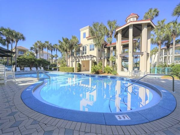Four Bedroom Luxury Rentals in Destin Sleeps 14