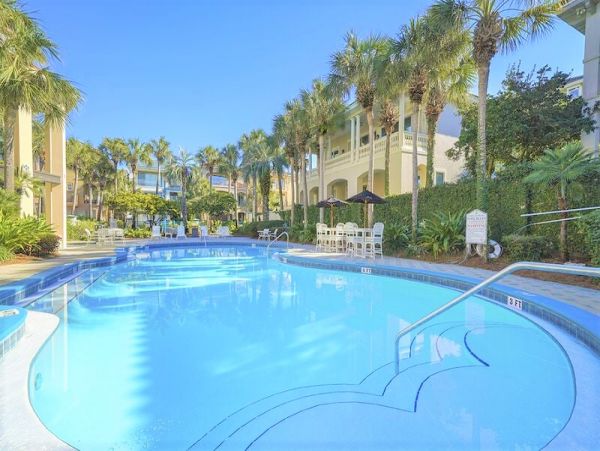 Four Bedroom Luxury Rentals in Destin Sleeps 14