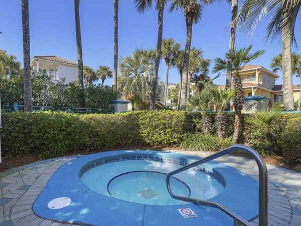 Four Bedroom Luxury Rentals in Destin Sleeps 14