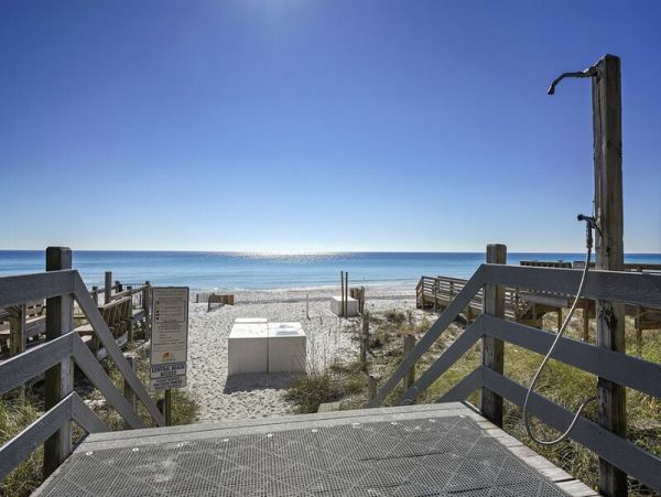 Four Bedroom Luxury Rentals in Destin Sleeps 14