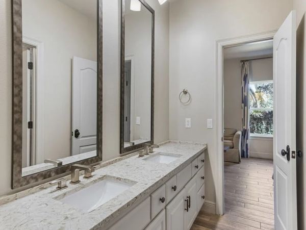 Four Bedroom Luxury Rentals in Destin Sleeps 14