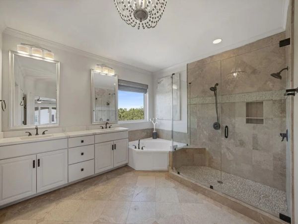Four Bedroom Luxury Rentals in Destin Sleeps 14