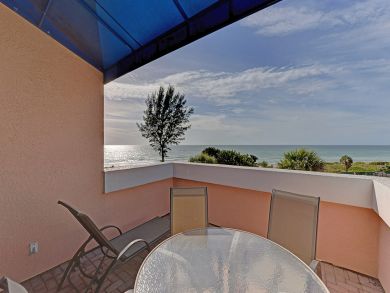 Longboat Key Beach Resort with Pools and Gulf Views