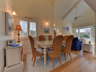 Dining Area Seats Six Dining Area Seats Six