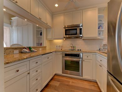 Well Equipped Kitchen Well Equipped Kitchen