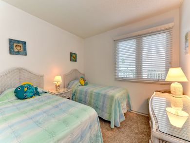 Guest Bedroom has Twin Beds Guest Bedroom has Twin Beds