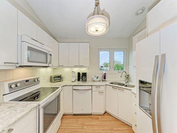 Longboat Key Beachfront Vacation Condo with Ocean Views