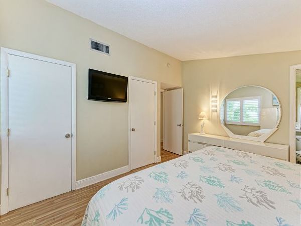 Longboat Key Beachfront Vacation Condo with Ocean Views