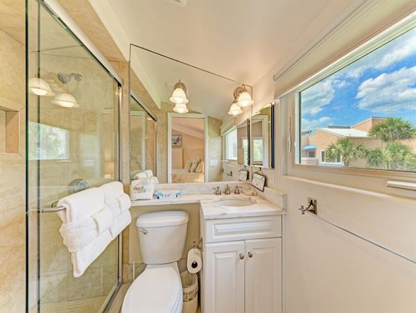 Longboat Key Beachfront Vacation Condo with Ocean Views