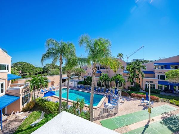 Longboat Key Beachfront Vacation Condo with Ocean Views