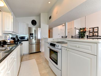 Well Equipped Kitchen Well Equipped Kitchen