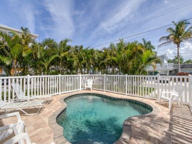 Siesta Key One Bedroom Vacation Rental Sleeps 4 - Pool