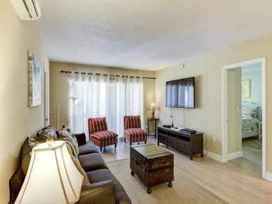 Siesta Key One Bedroom Vacation Rental Sleeps 4 - Pool
