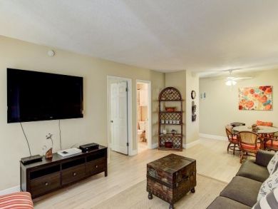 Siesta Key One Bedroom Vacation Rental Sleeps 4 - Pool