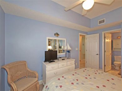 Bedroom - Queen bed
