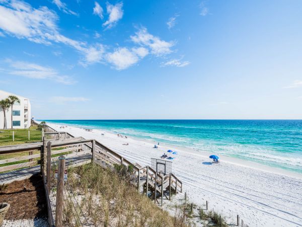 Stunning Five Bedroom Destin Beach Rental Sleeps 20