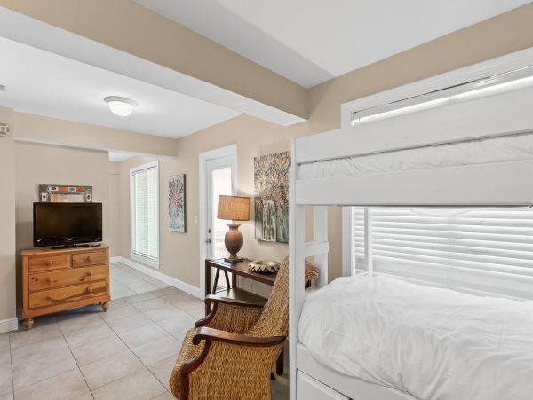 Stunning Five Bedroom Destin Beach Rental Sleeps 20