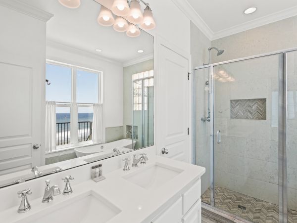 Stunning Five Bedroom Destin Beach Rental Sleeps 20