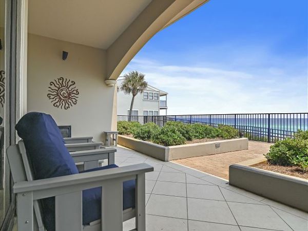 Stunning Four Bedroom vacation Home Beach front NEW ARRIVAL
