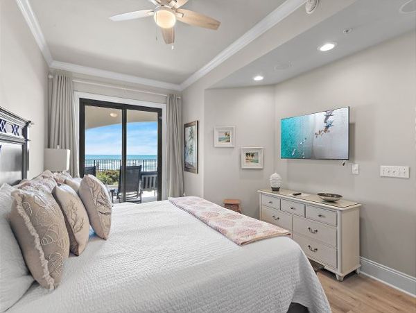Stunning Four Bedroom vacation Home Beach front NEW ARRIVAL