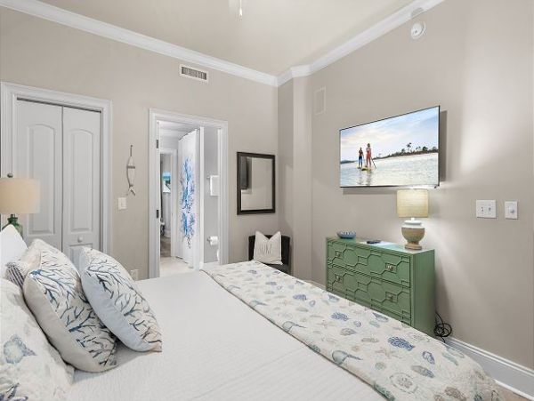 Stunning Four Bedroom vacation Home Beach front NEW ARRIVAL