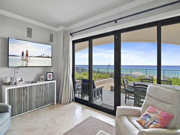 Stunning Four Bedroom vacation Home Beach front NEW ARRIVAL