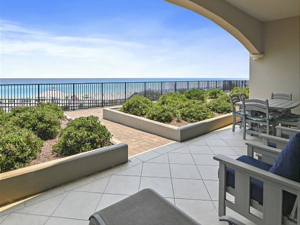 Stunning Four Bedroom vacation Home Beach front NEW ARRIVAL