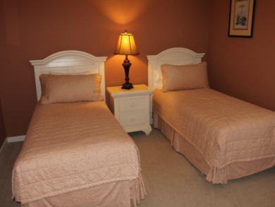 Bedroom 2 with twin beds