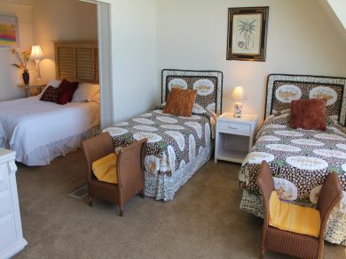 Bedroom 3 with queen & two twin beds