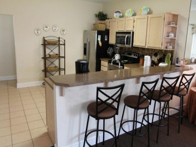 Kitchen with breakfast bar
