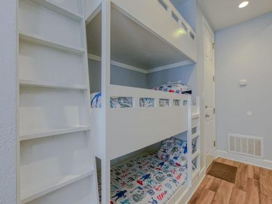 Destin 4 Bedroom Family Vacation Home with Pool Sleeps 18