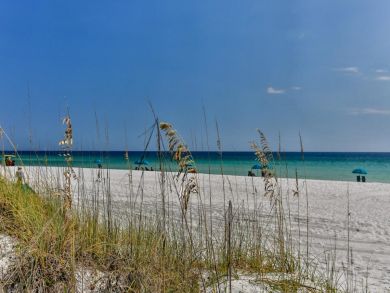 Destin 4 Bedroom Family Vacation Home with Pool Sleeps 18
