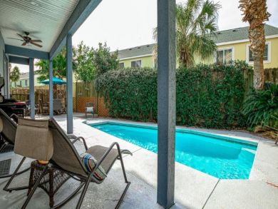 Destin 4 Bedroom Family Vacation Home with Pool Sleeps 18