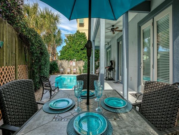 Destin 4 Bedroom Family Vacation Home with Pool Sleeps 18