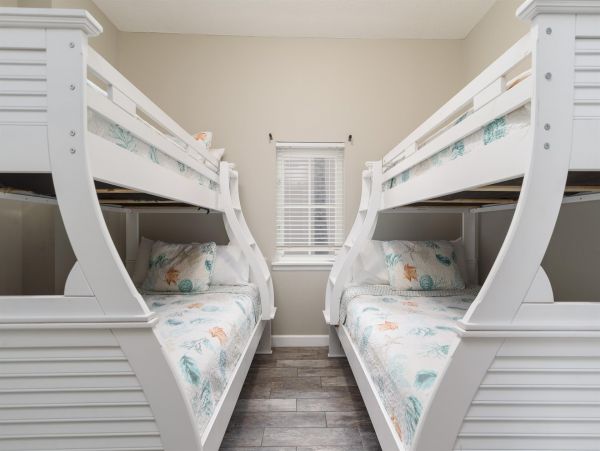 Beautiful Three Bedroom Vacation Rental Located on Beach Sleeps 10