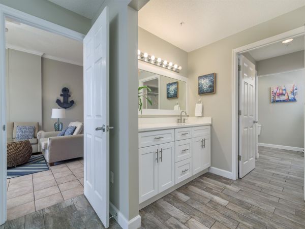 Beautiful Three Bedroom Vacation Rental Located on Beach Sleeps 10