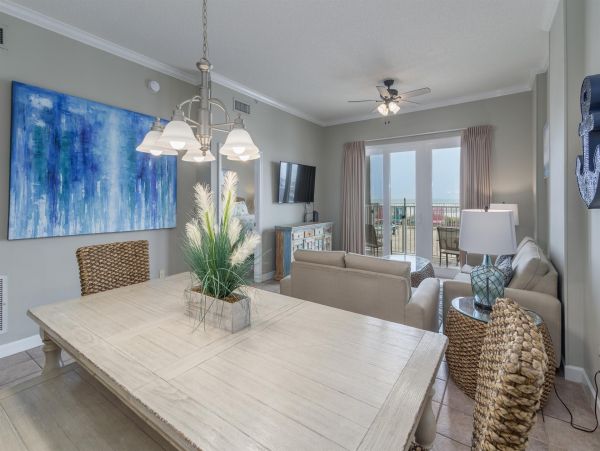 Beautiful Three Bedroom Vacation Rental Located on Beach Sleeps 10