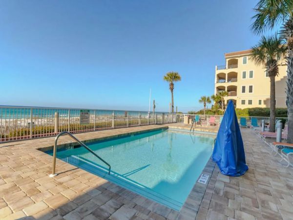 Beautiful Three Bedroom Vacation Rental Located on Beach Sleeps 10