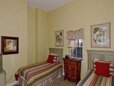 Bedroom 3 with twin beds