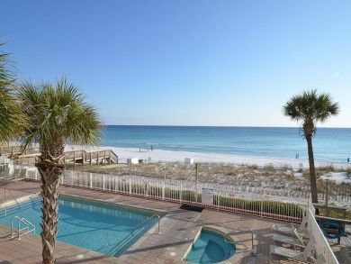Beachside pool & hot tub