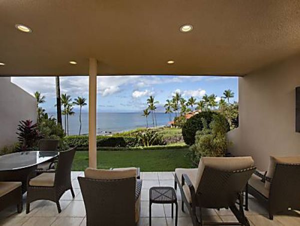 Luxury Two Bedroom Condo Walk to Beach Sleeps Six Guests