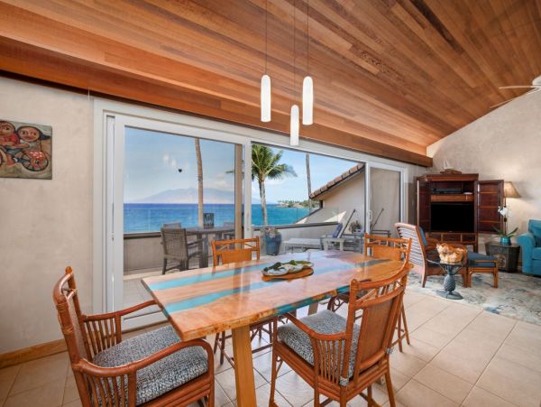 Maui Beachfront Vacation Rental - Wailea Oceanfront Condo