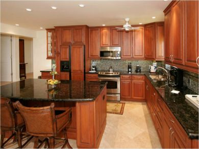 Kitchen with breakfast bar