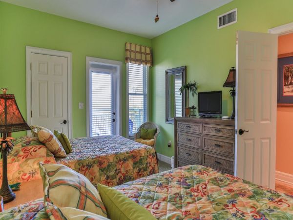 Luxury Miramar Beach Vacation Accommodation on Beach